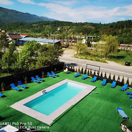 Hotel Aqua Palace Petrosani Exterior photo